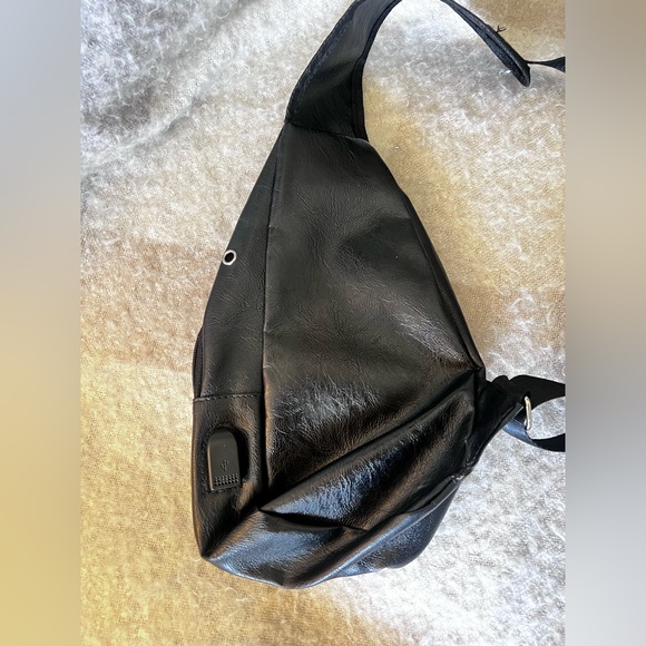 Leather Sling Satchel Bag - Picture 6 of 7